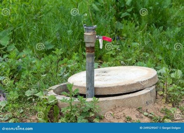 How does a farm water hydrant work?